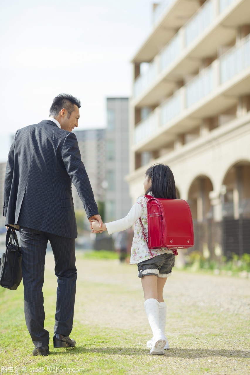 【八一】“警察叔叔，爸爸沒錢”（小說）